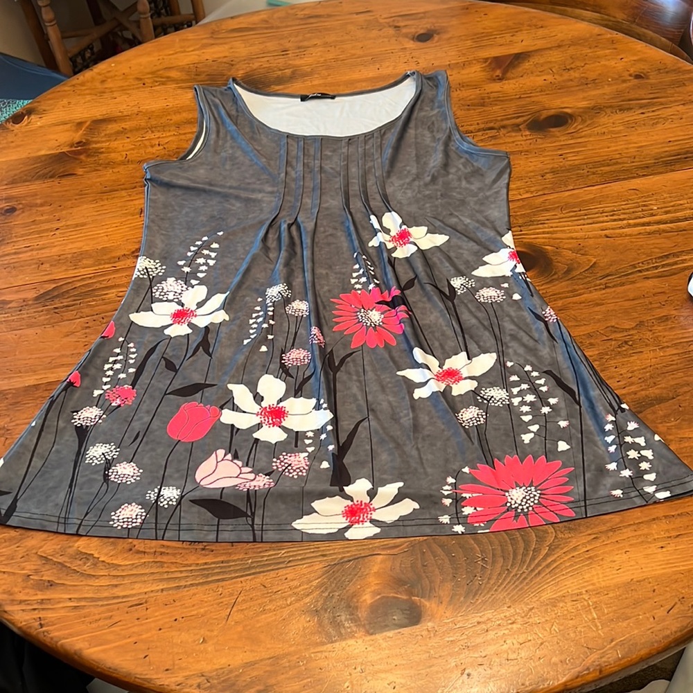 Lily Sleeveless Tunic Gray with Pink & White Flowers Size Large